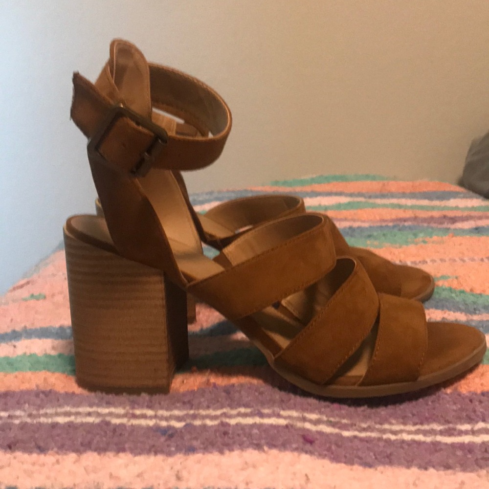 Heels - Picture 3 of 4